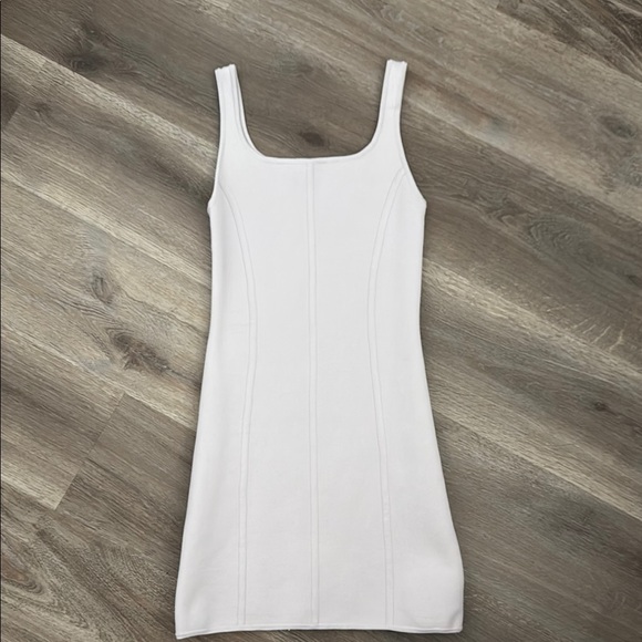 Aritzia Dresses & Skirts - Elegant White Sleeveless Dress